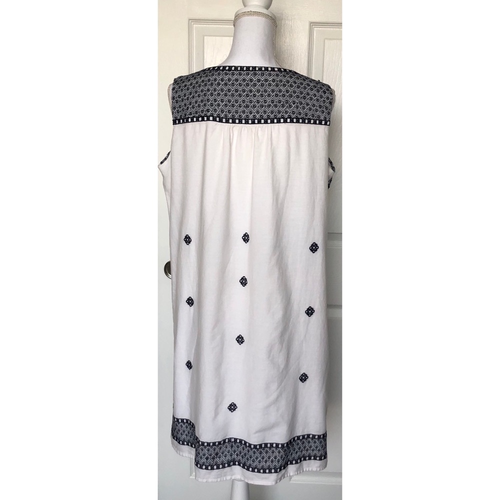 BeachLunchLounge Embroidered Lliya Dress 12 - Picture 6 of 8